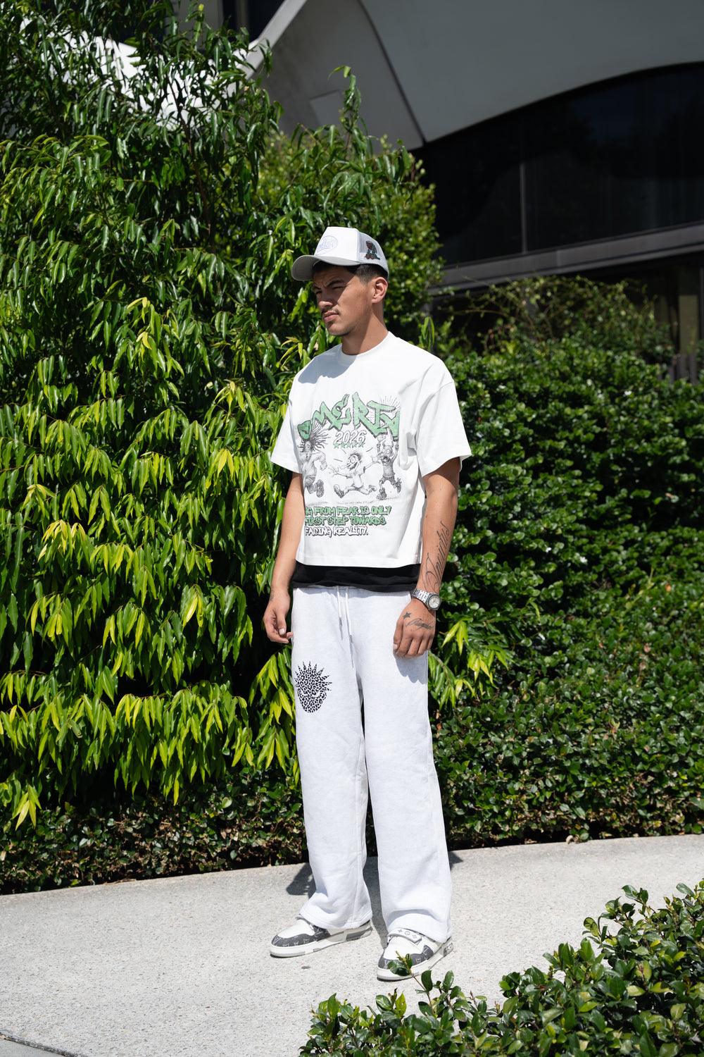 'FACING REALITY' BOX FIT TEE worn